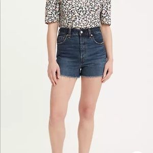 Levi Ribcage Shorts - Size 30